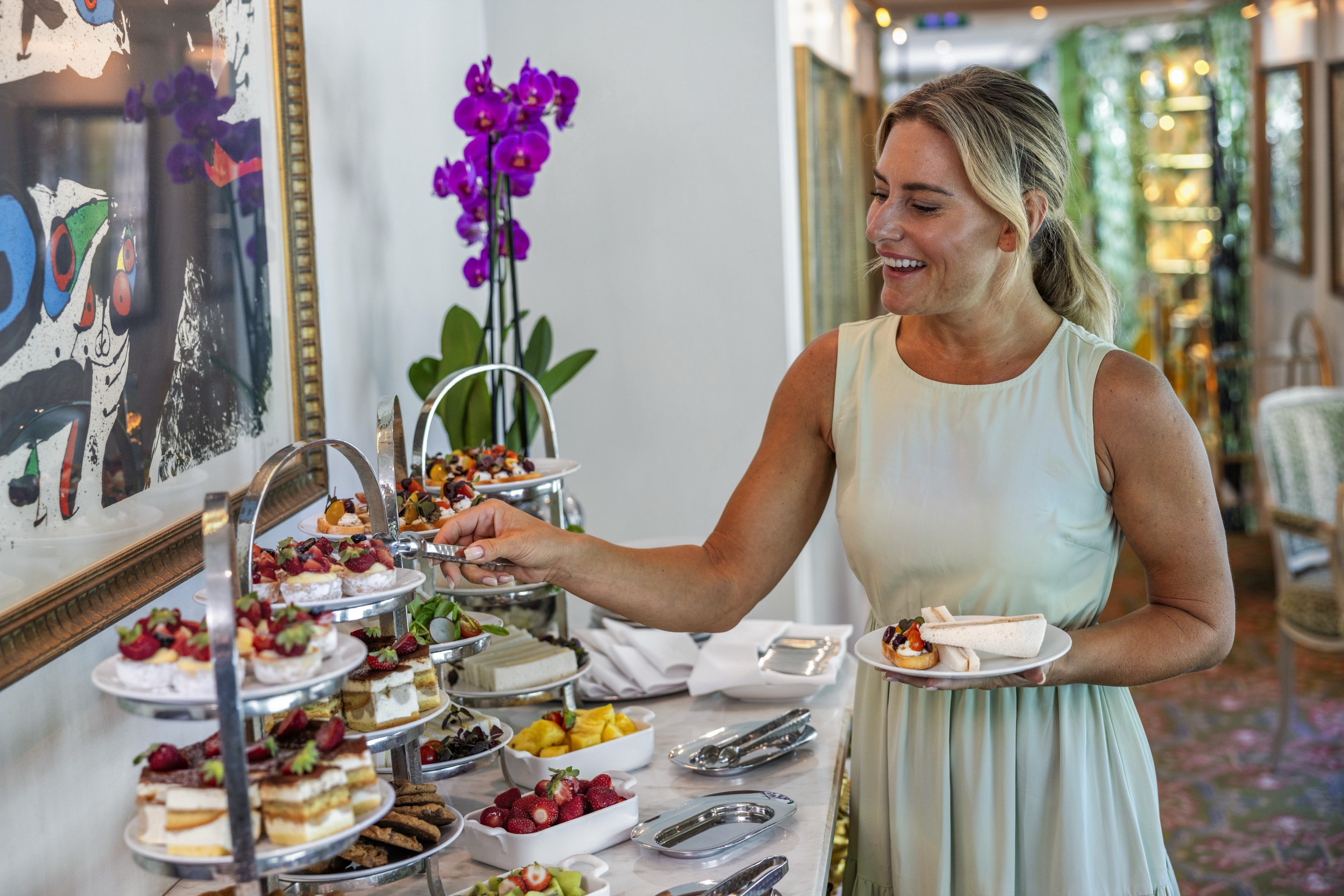 S.S. Catherine - Van Gogh Lounge